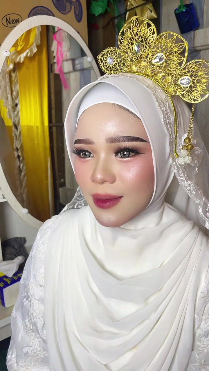 @Anya makeup
