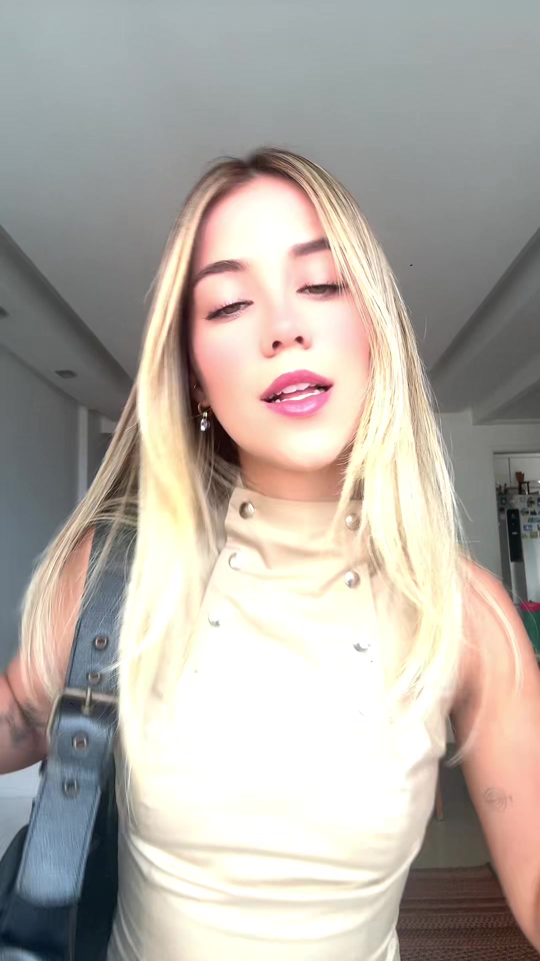 @LARISSA