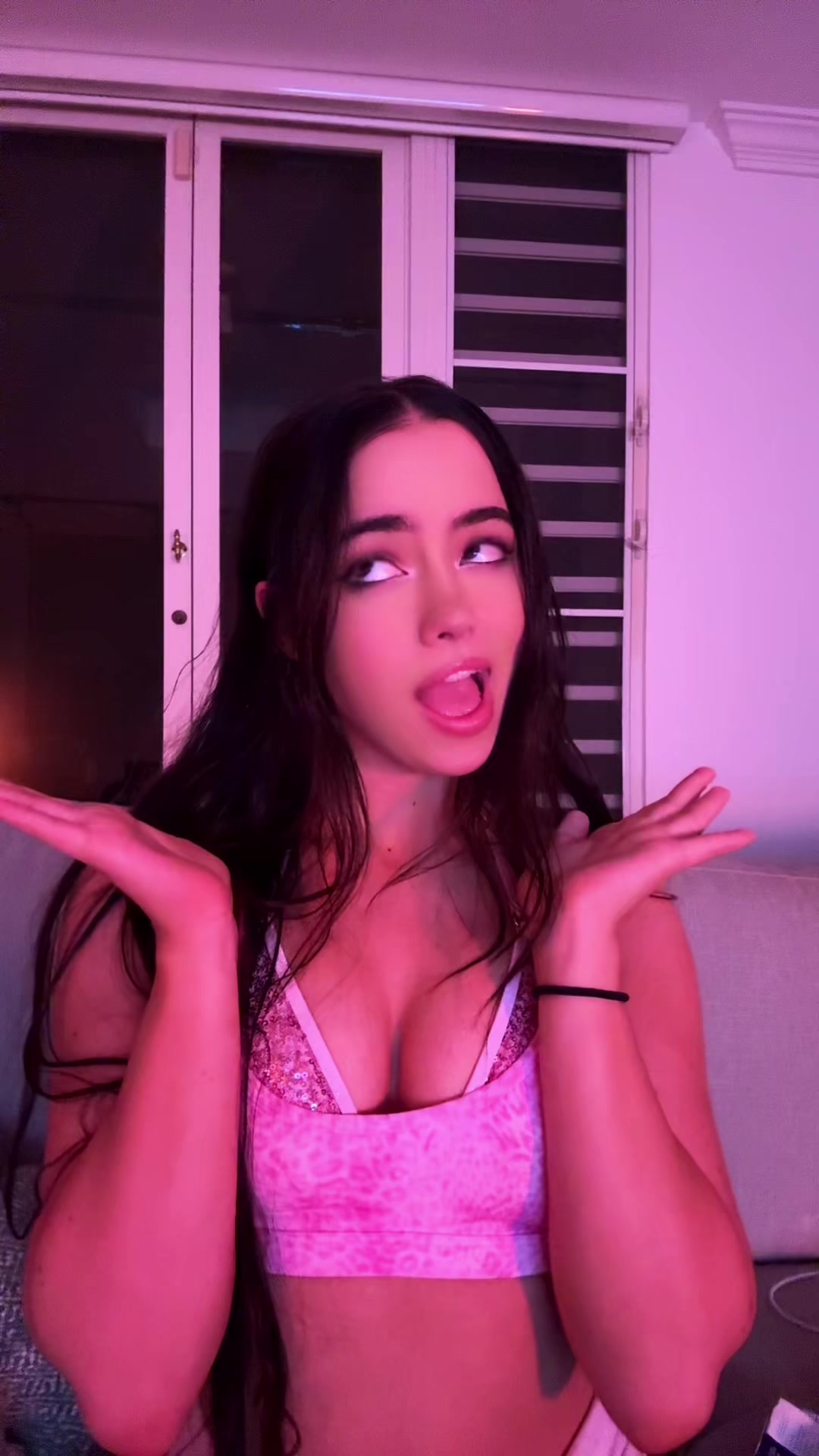 @itszoeyiso