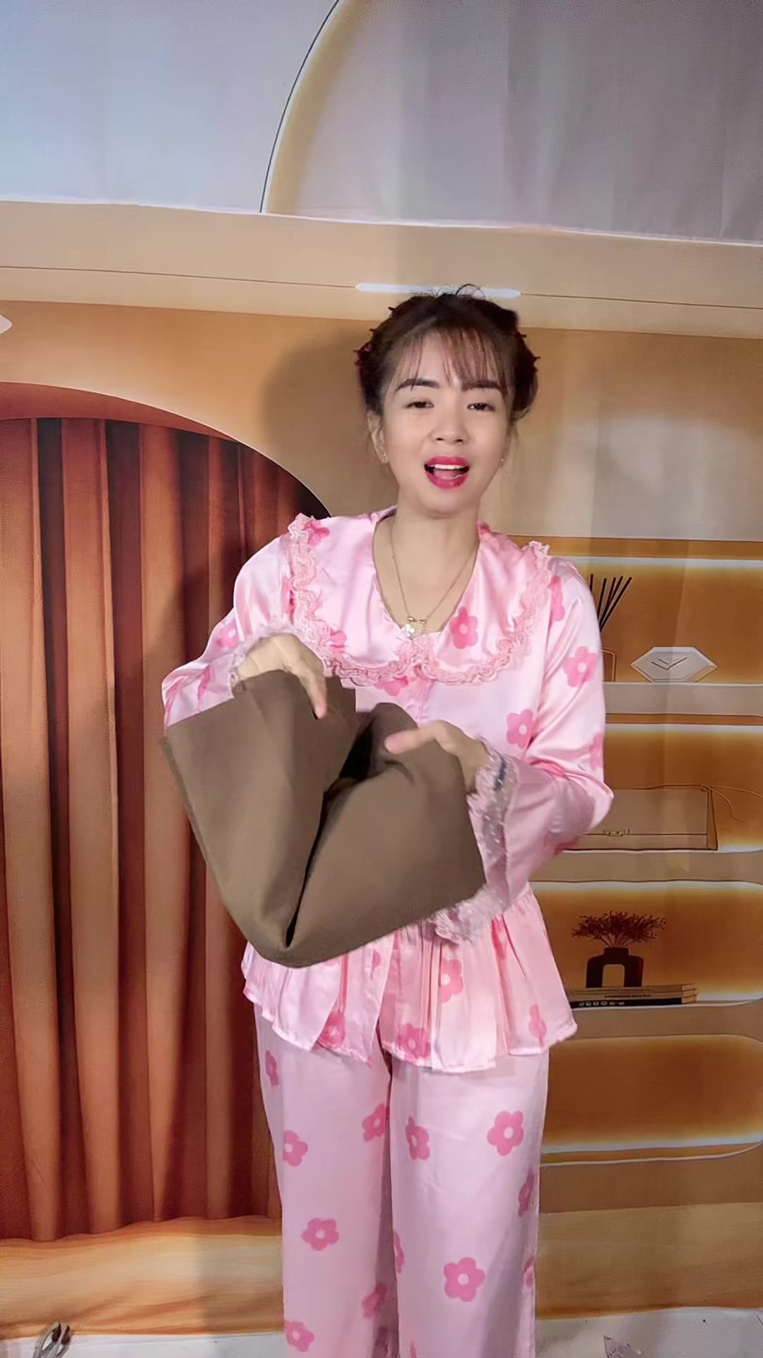 @Em Cẩm N&egrave;