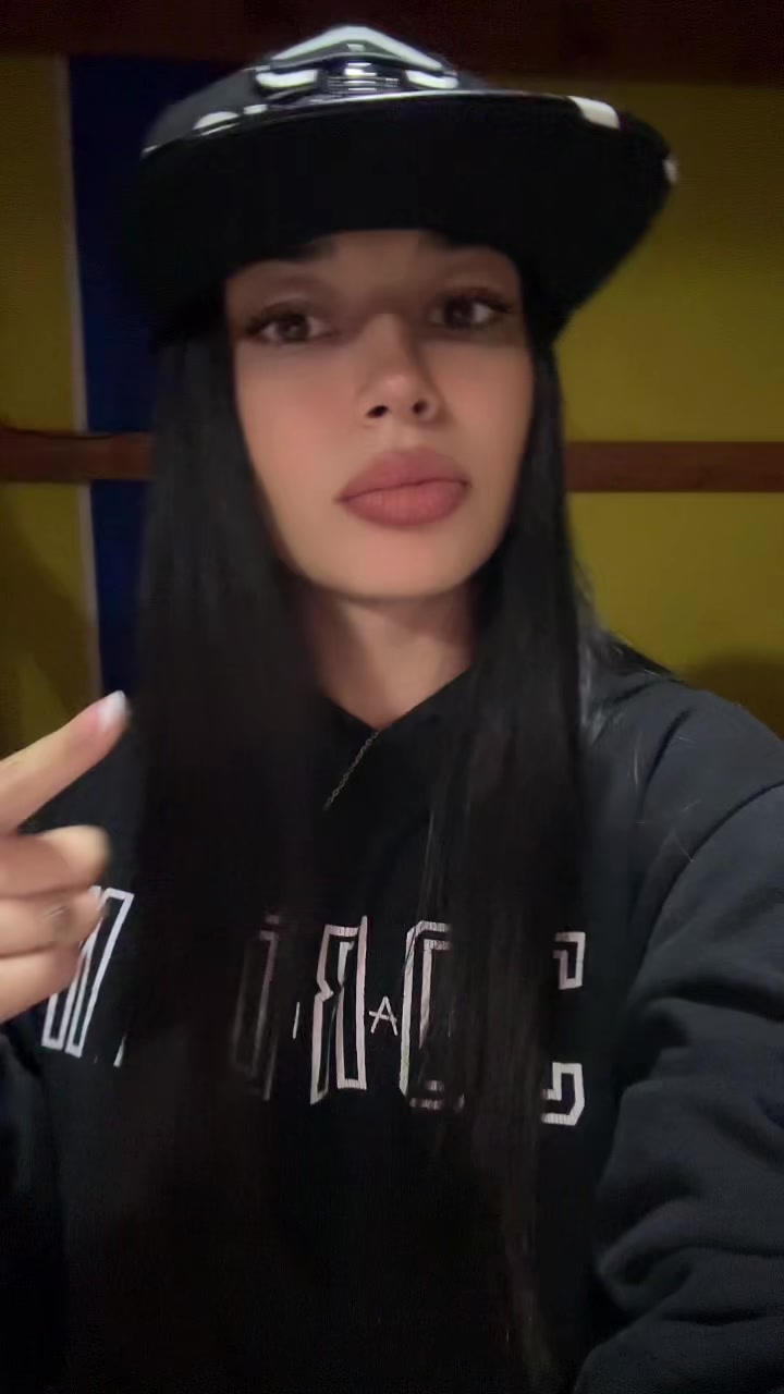 @Lara 💋🥷