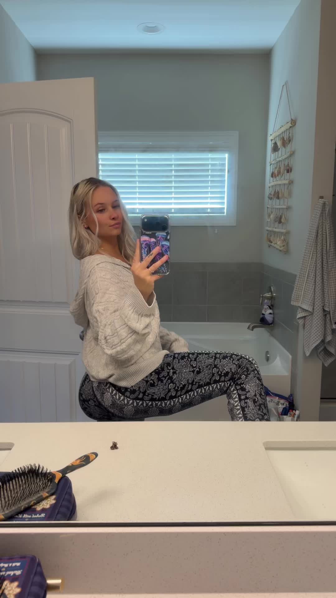 @hay 🦦