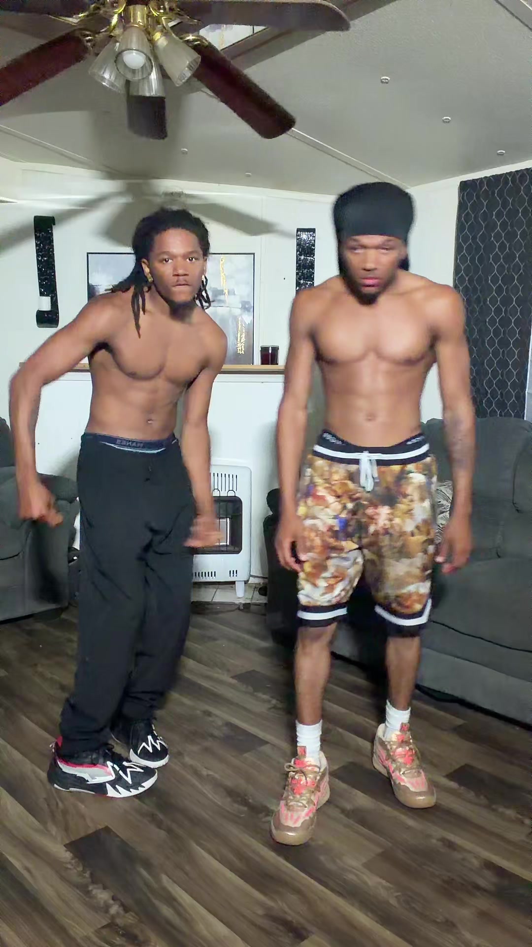 @Ghettotwins_