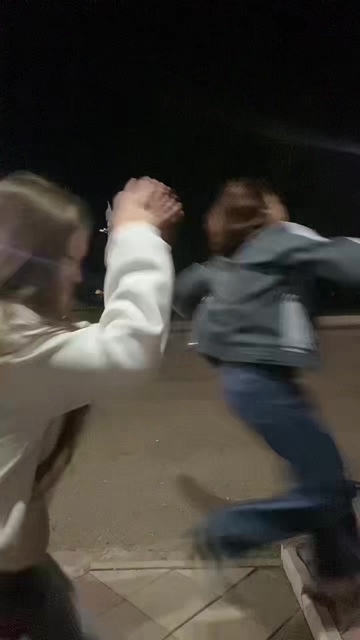 @_akgs