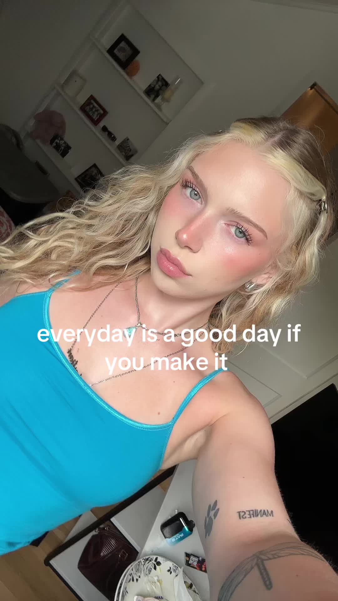 @ays ☮︎