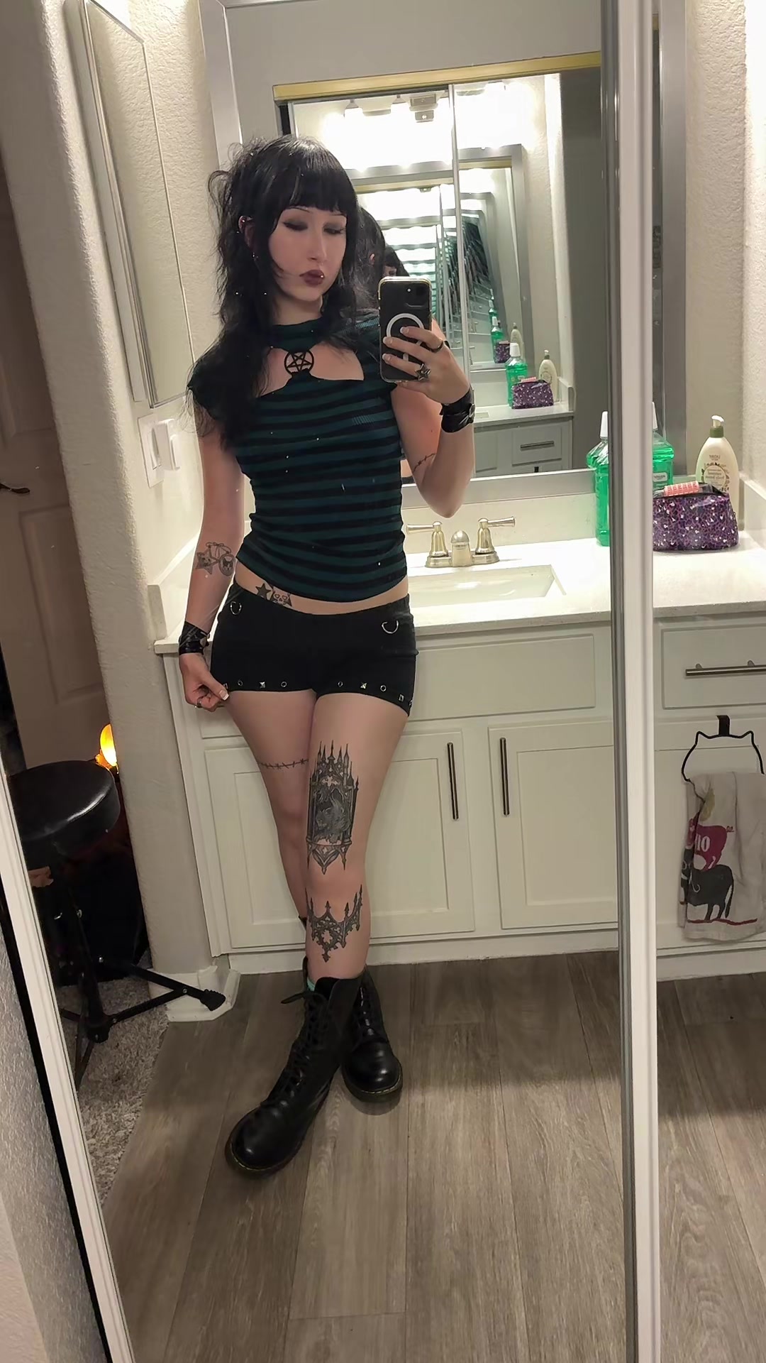 @<8