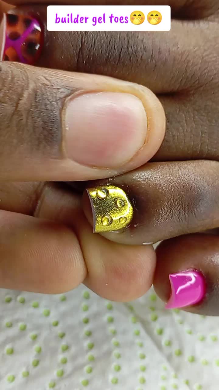 @Naf4nails