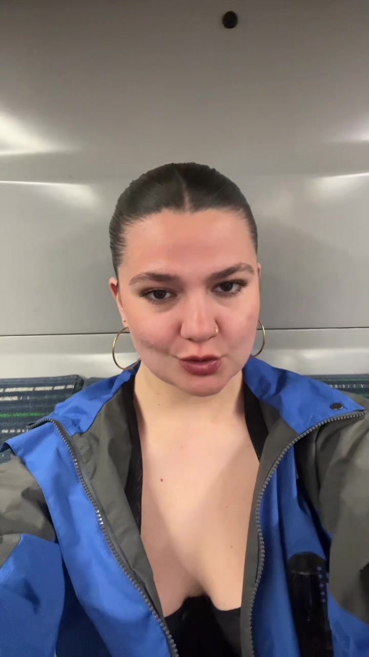 @nicoleebarison