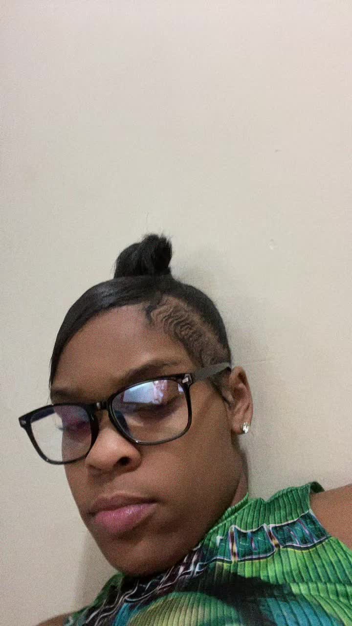 @girlwiththemissingtooth