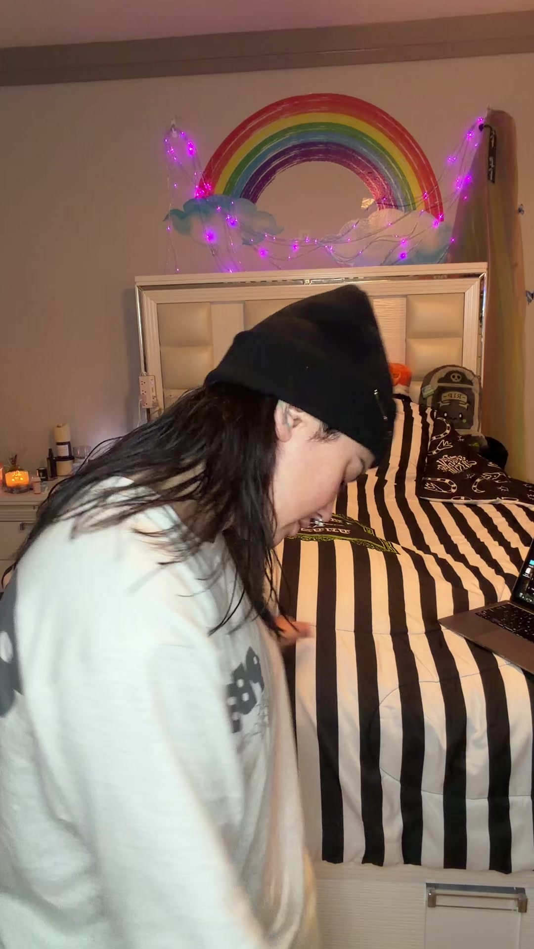 @yourbestienicola