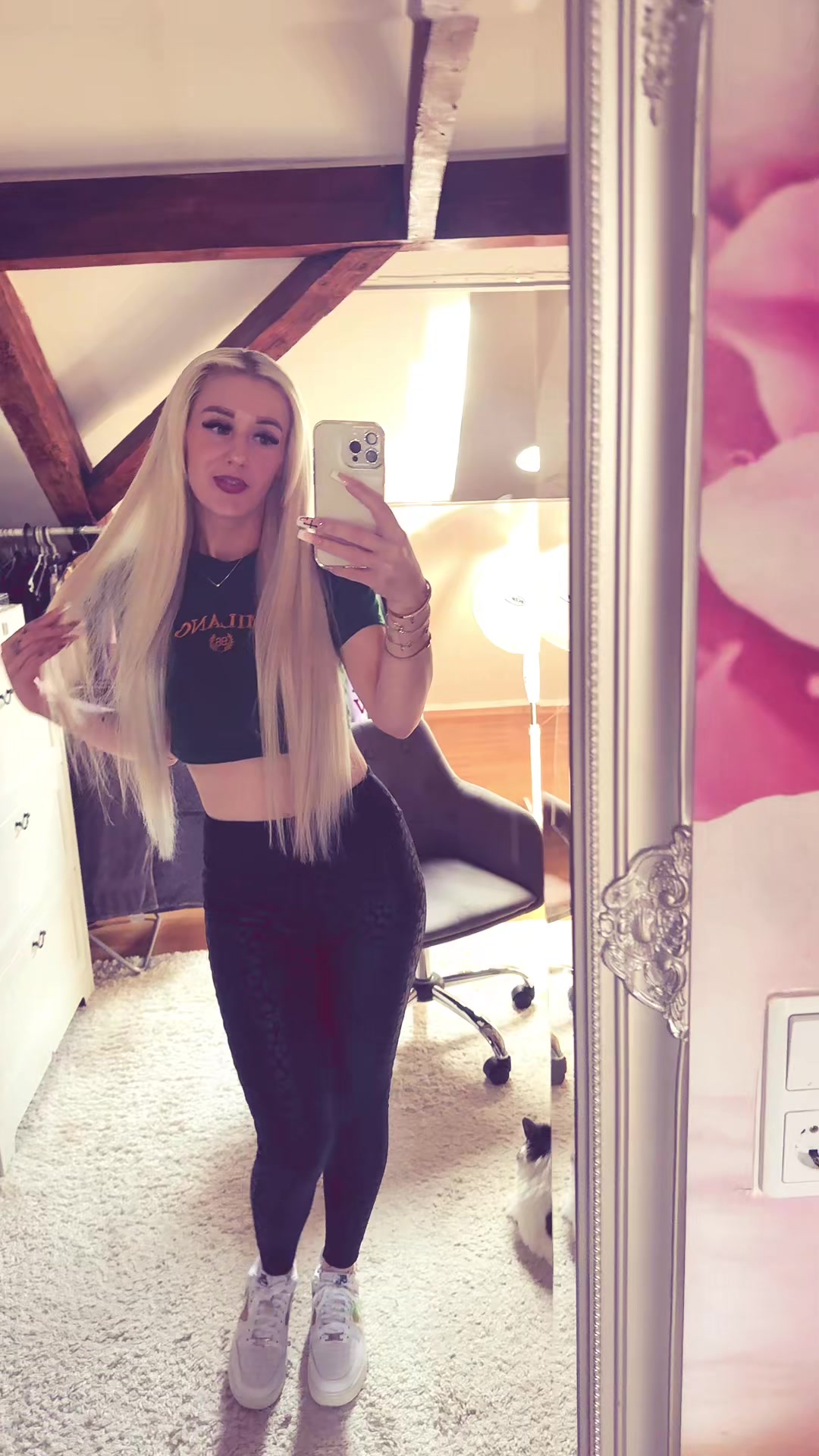 @J1na_J1na_Official_