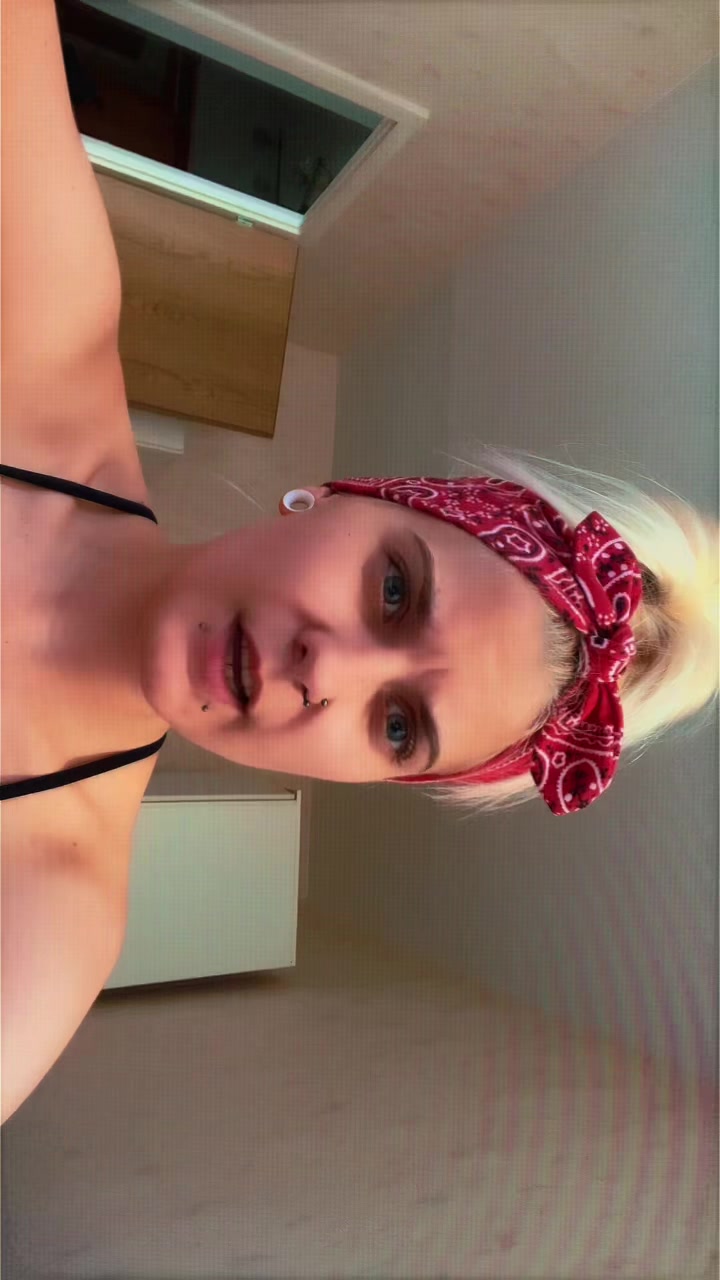 @Celine_cz