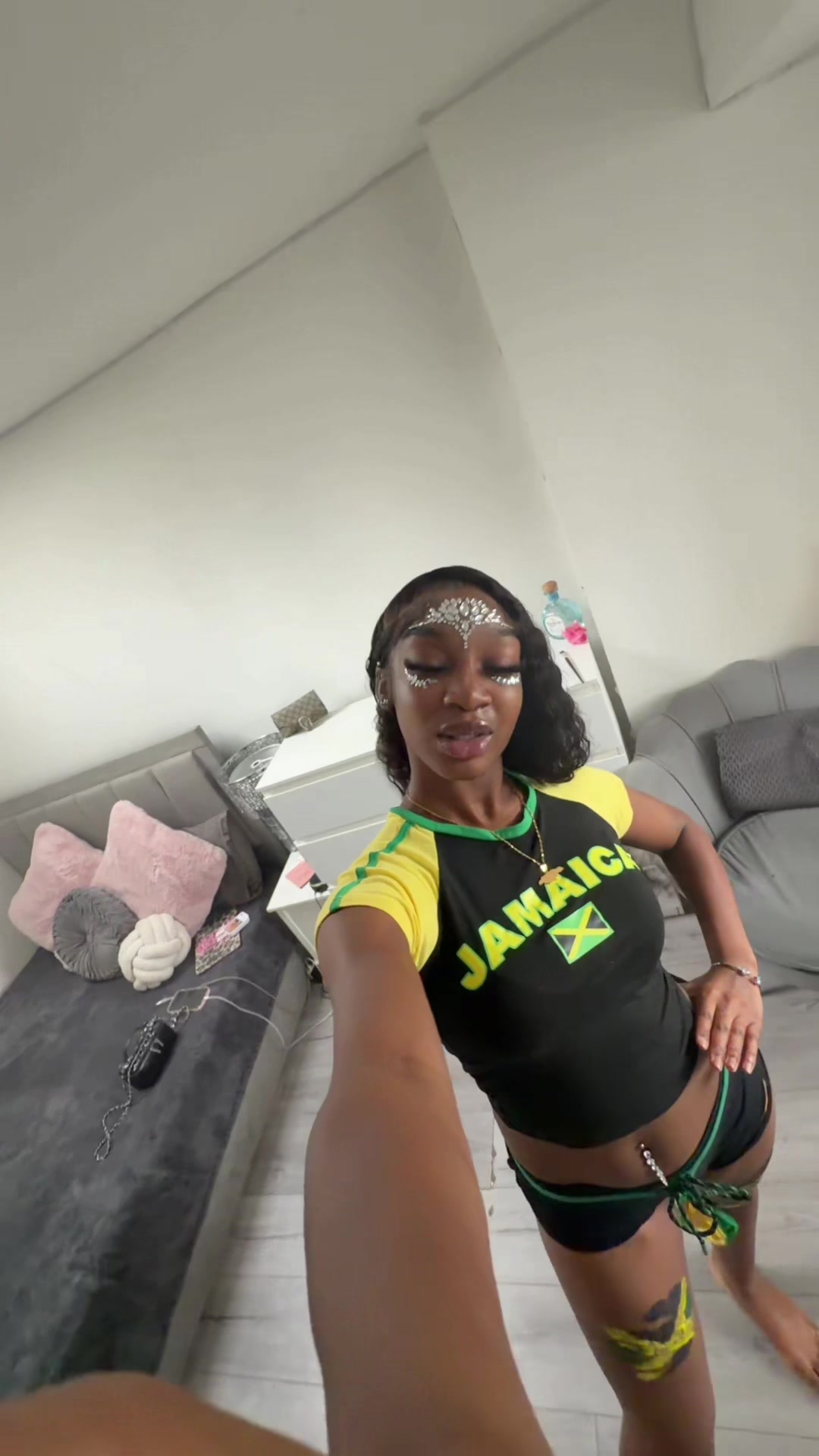 @dezha naeè ✰