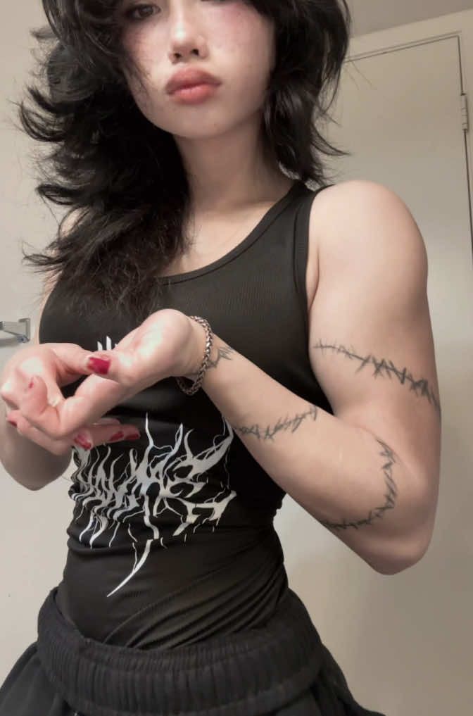 @yummyknivez