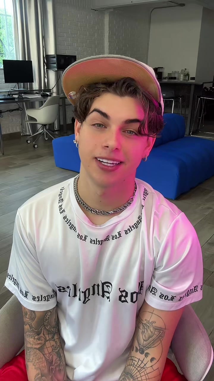 @Elísant