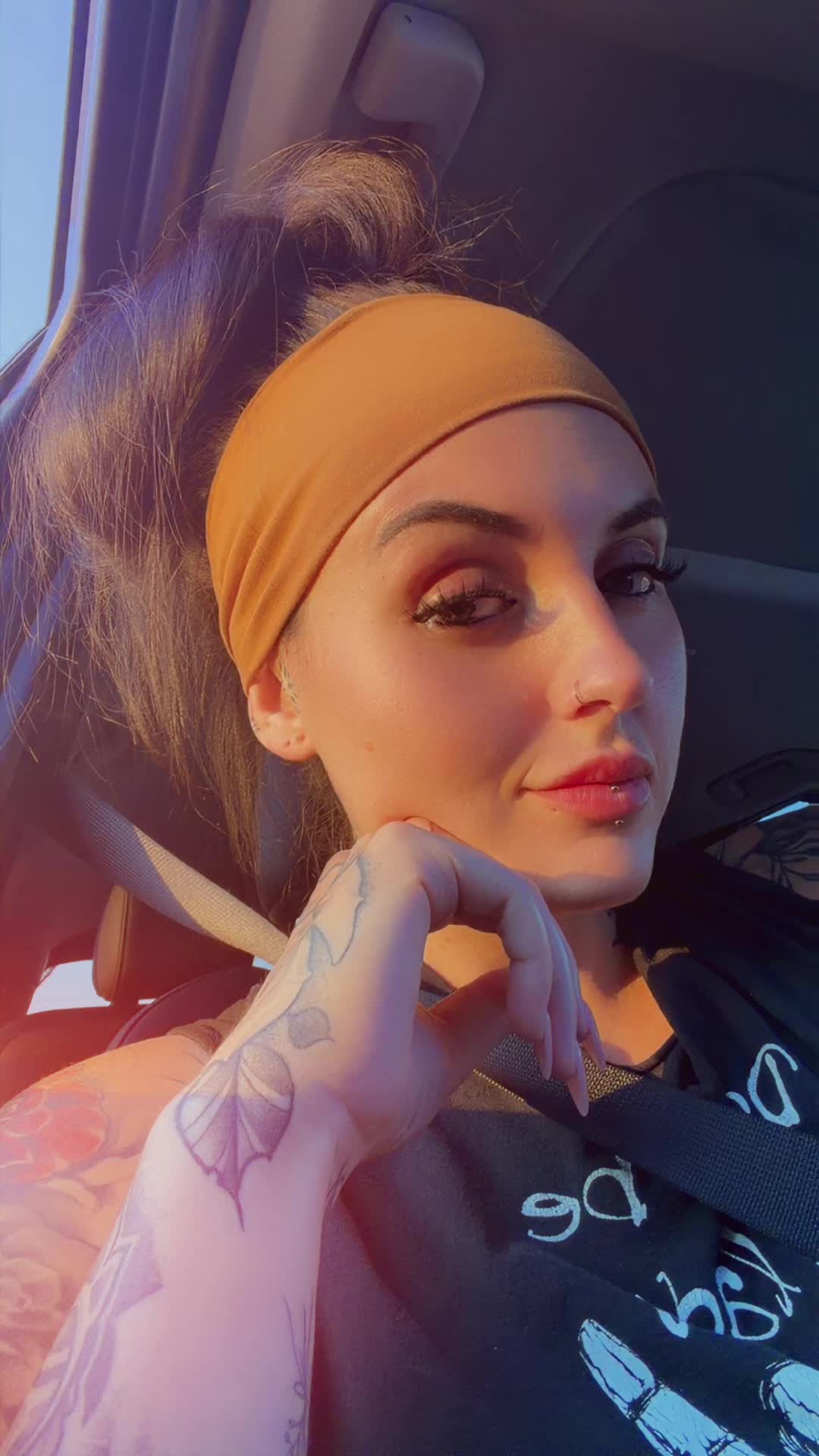 @𝒞𝓇𝓎𝓈𝓉𝒶𝓁 🖤