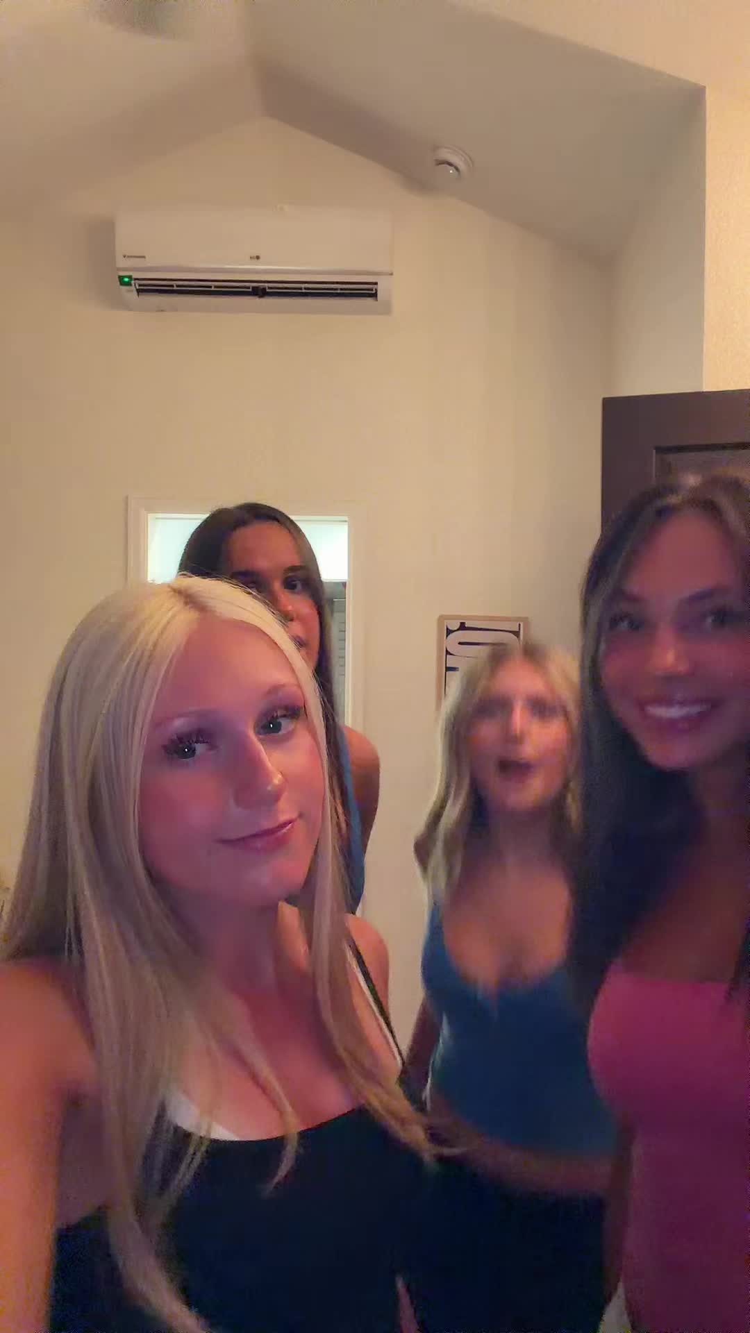 @🦦🦦