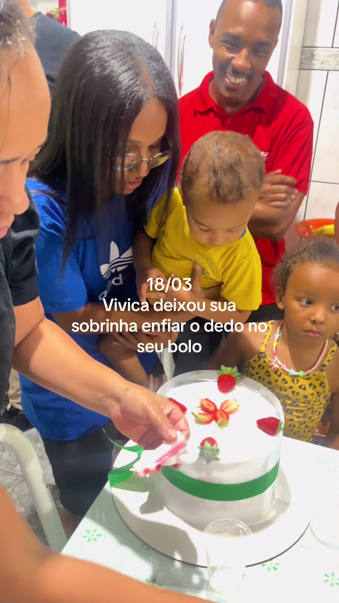 @o que vivica está fazendo??