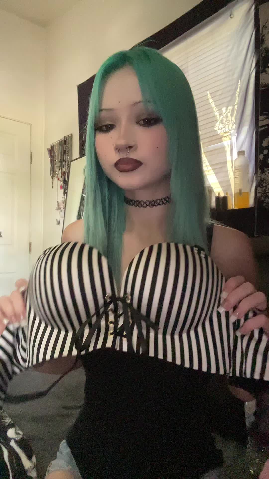 @Bl00dyPixie