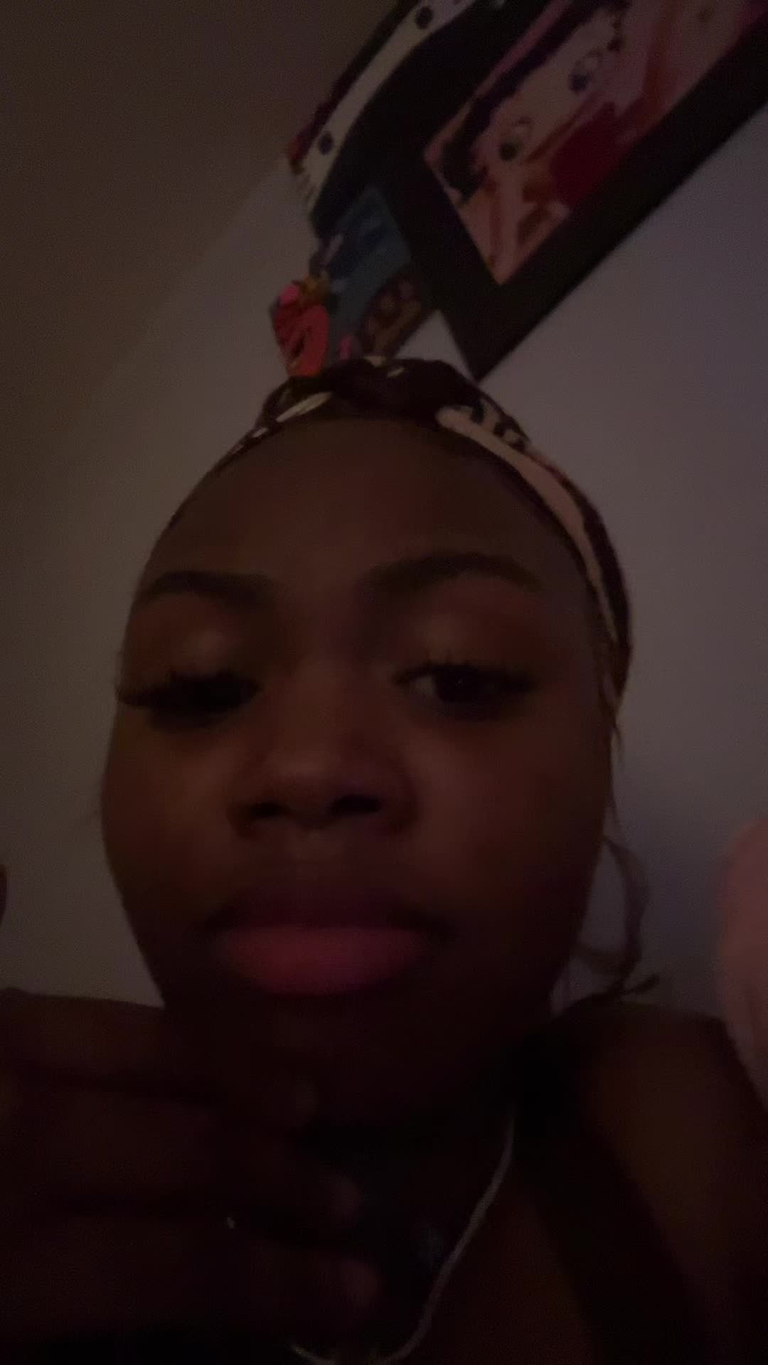 @Y8 🧟♀️