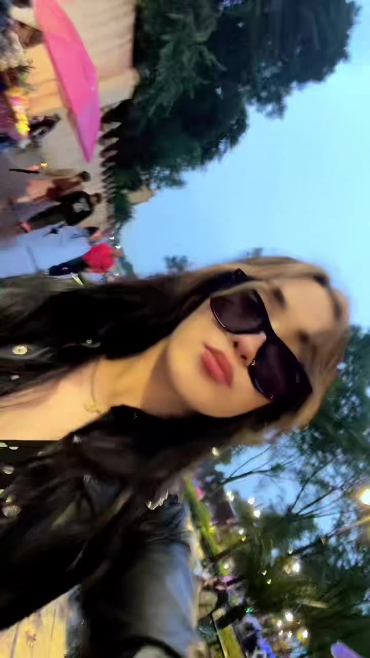 @Roxana De La Rosa Nu