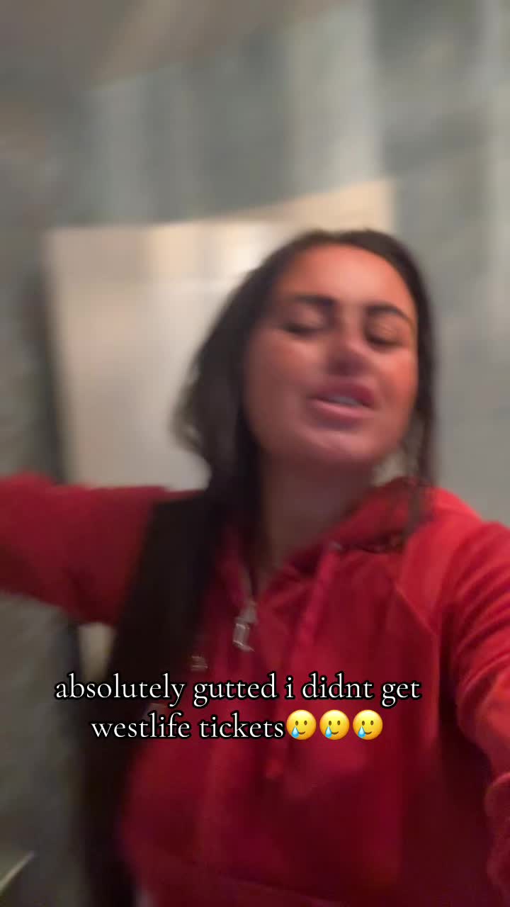 @courtneywhitexx