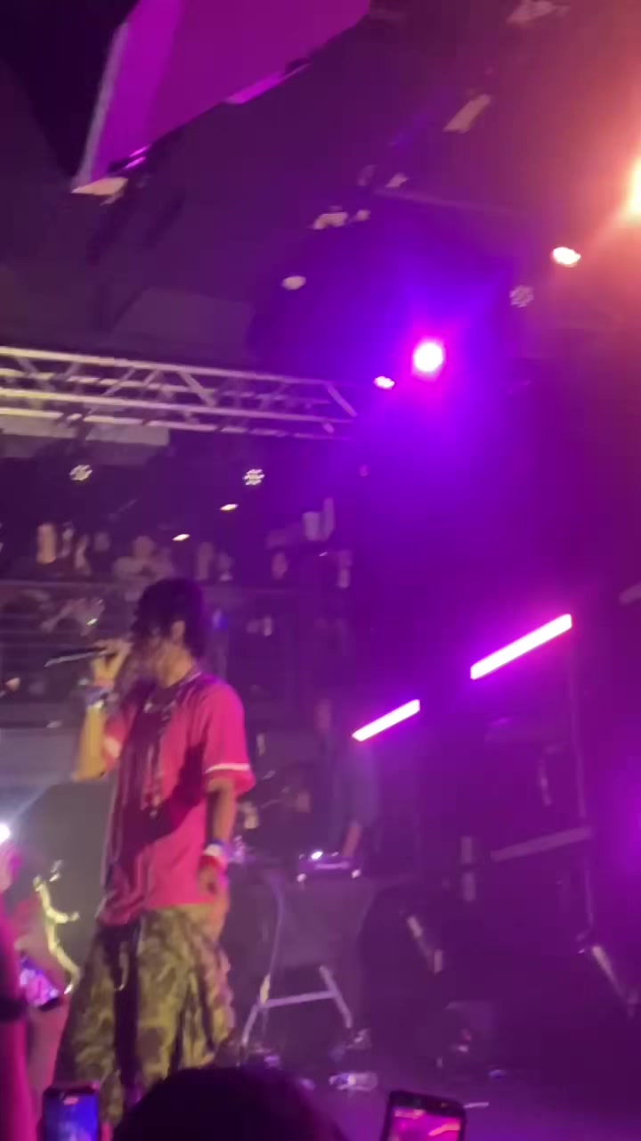 @𝘐𝘳𝘪𝘦 💽💋