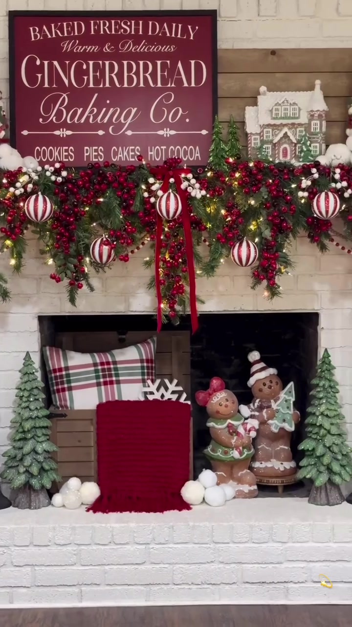 @It&rsquo;s A Holly Jolly Christmas