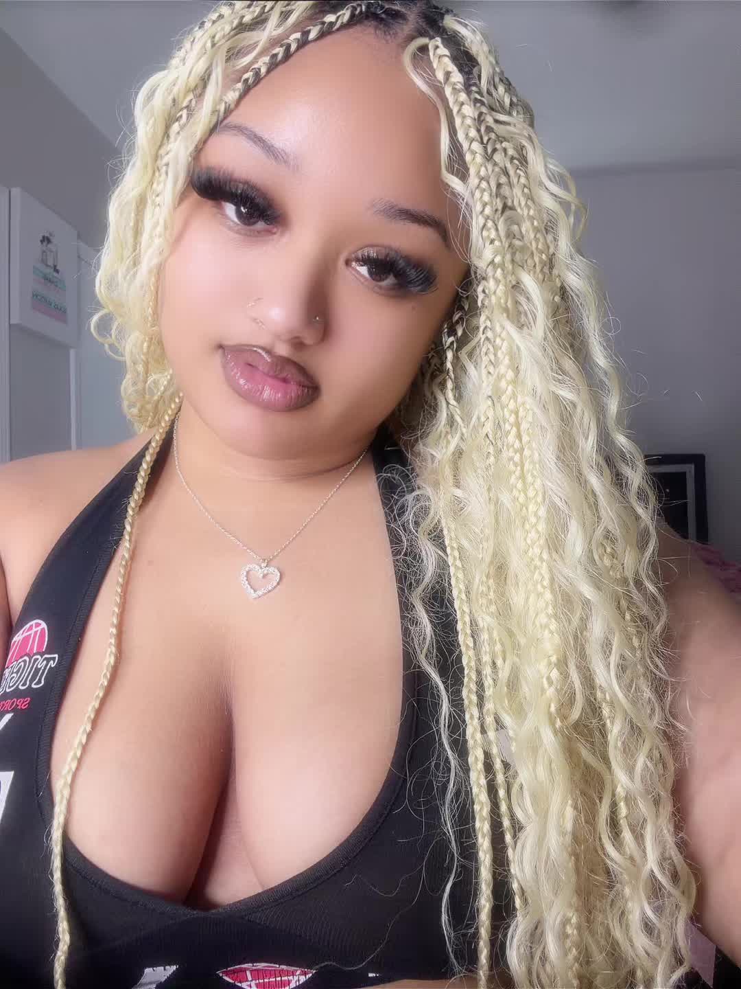 @It&rsquo;s SIMONE to you b!tches