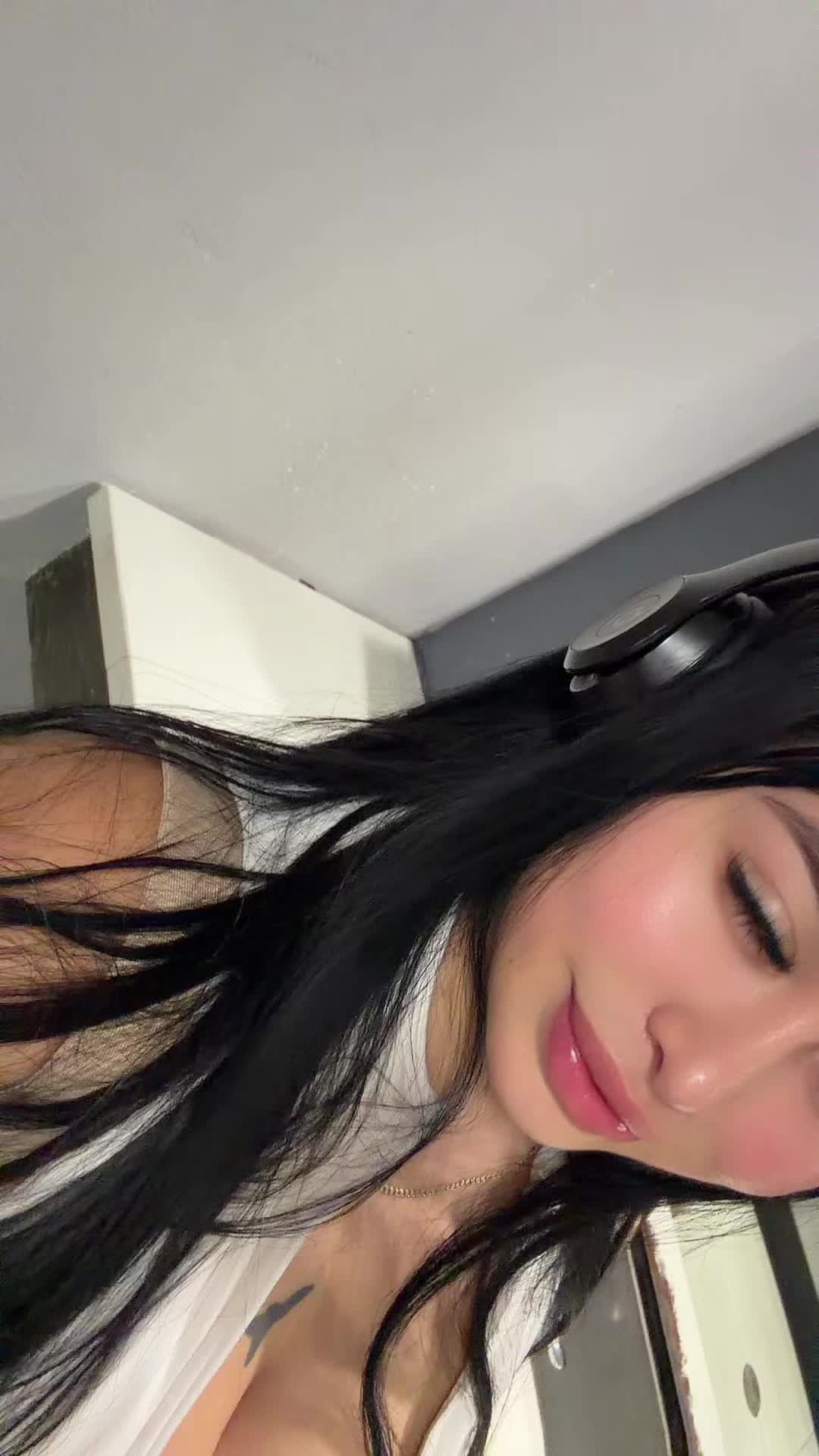 @Honeybarb