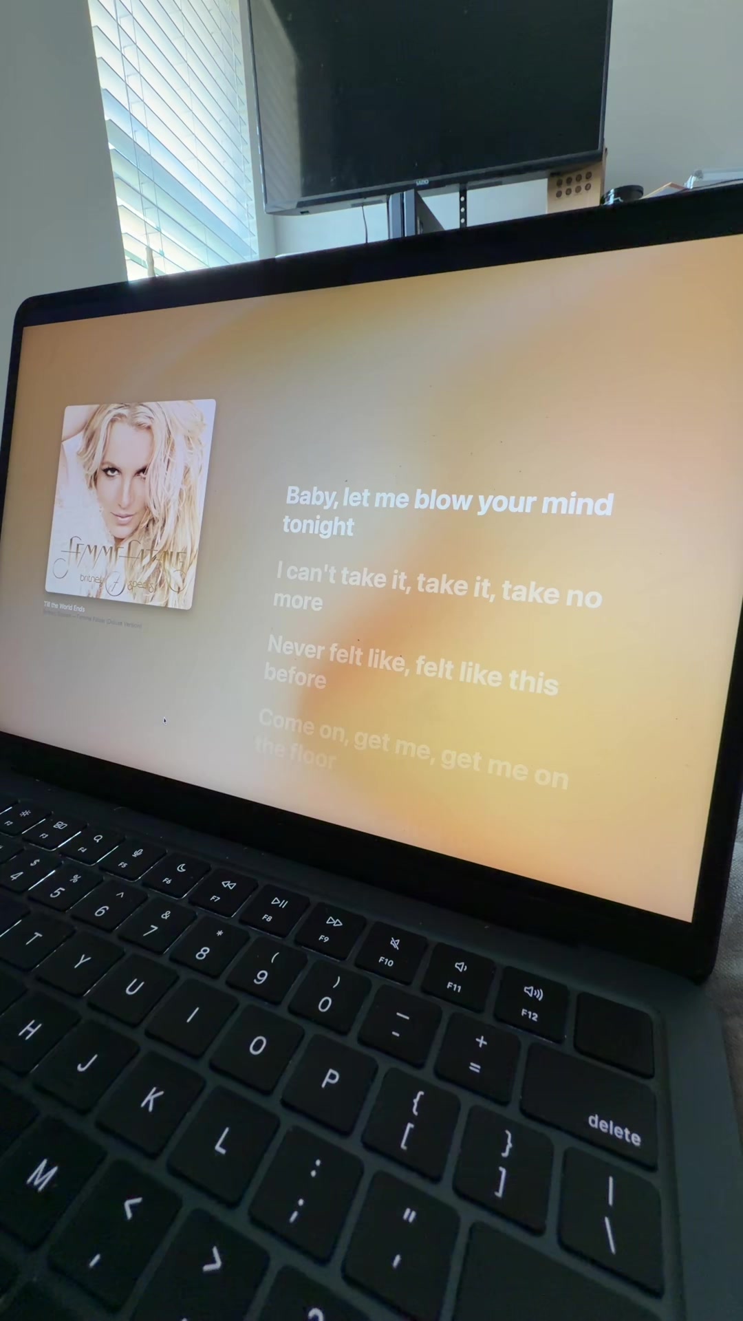 @lyrics.central