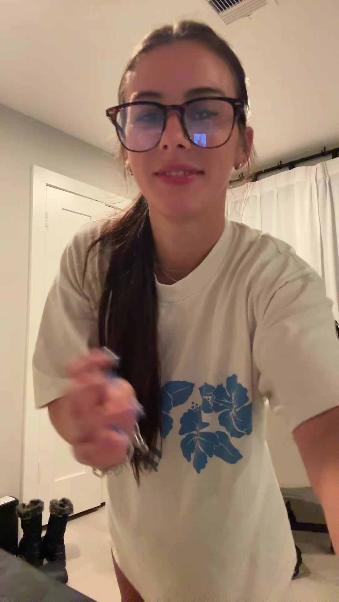 @b🍒
