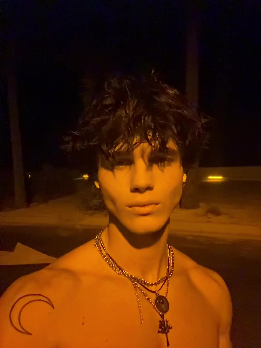 @Charlie🌙