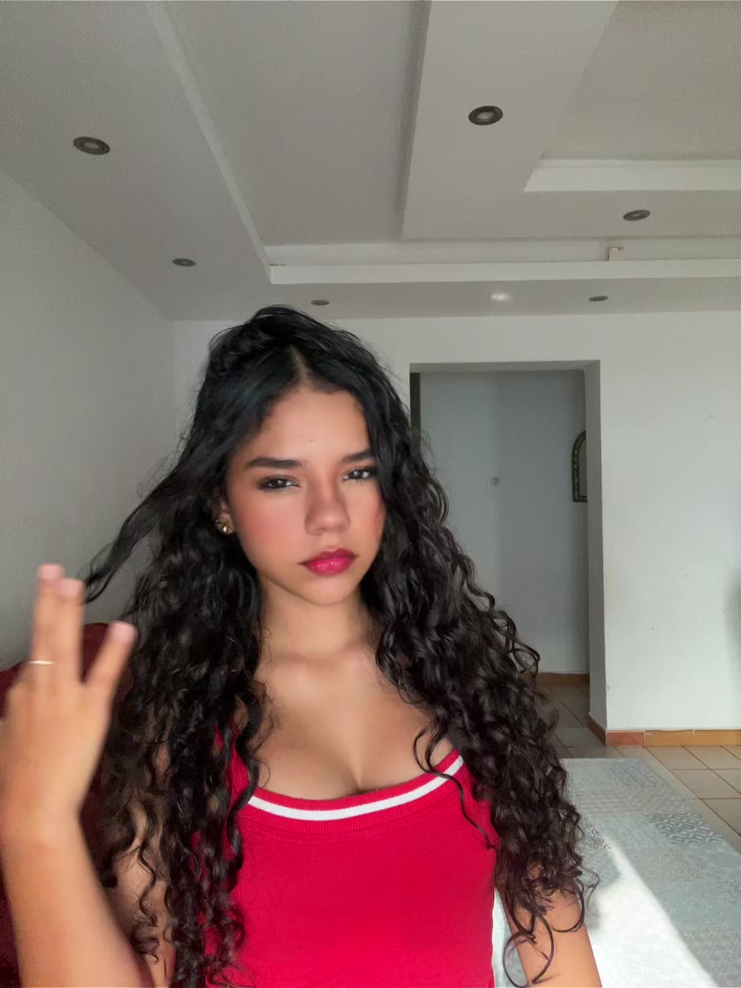 @👩🏽&zwj;🦱