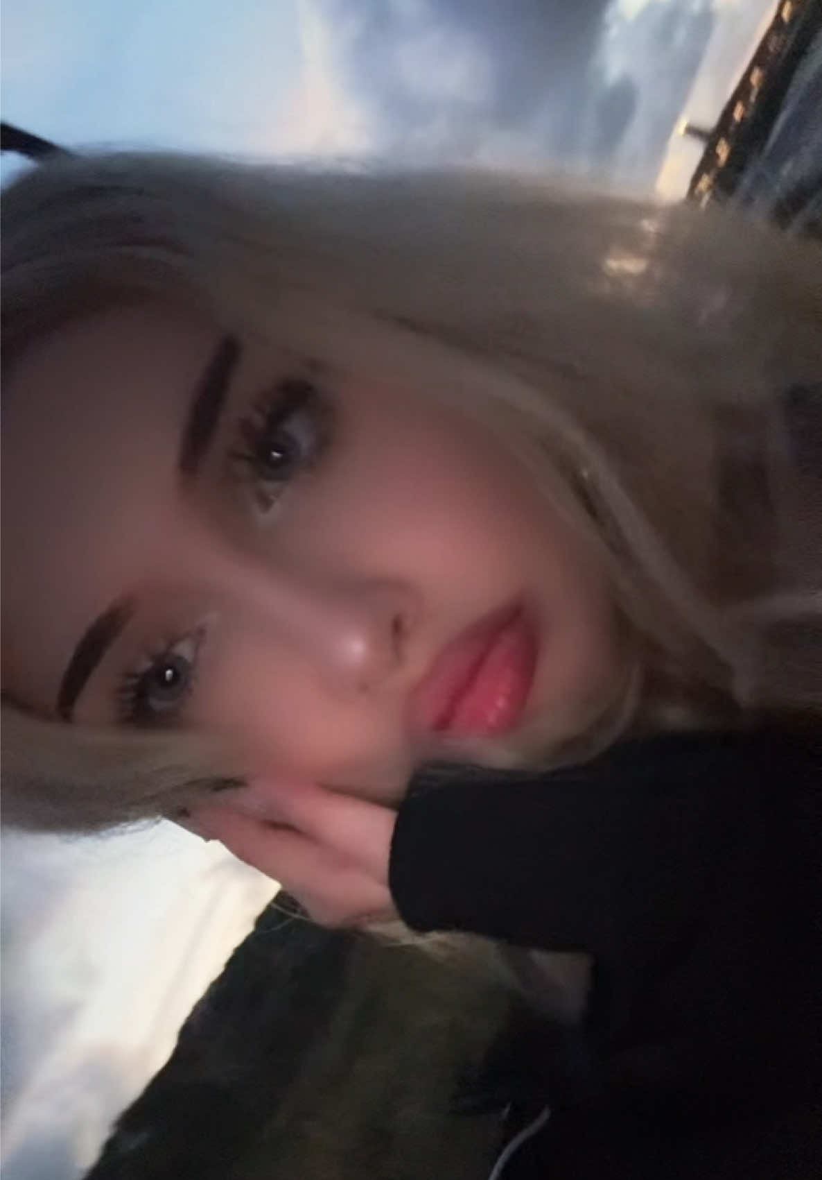 @𝓔𝓿𝔂 🎀🐾