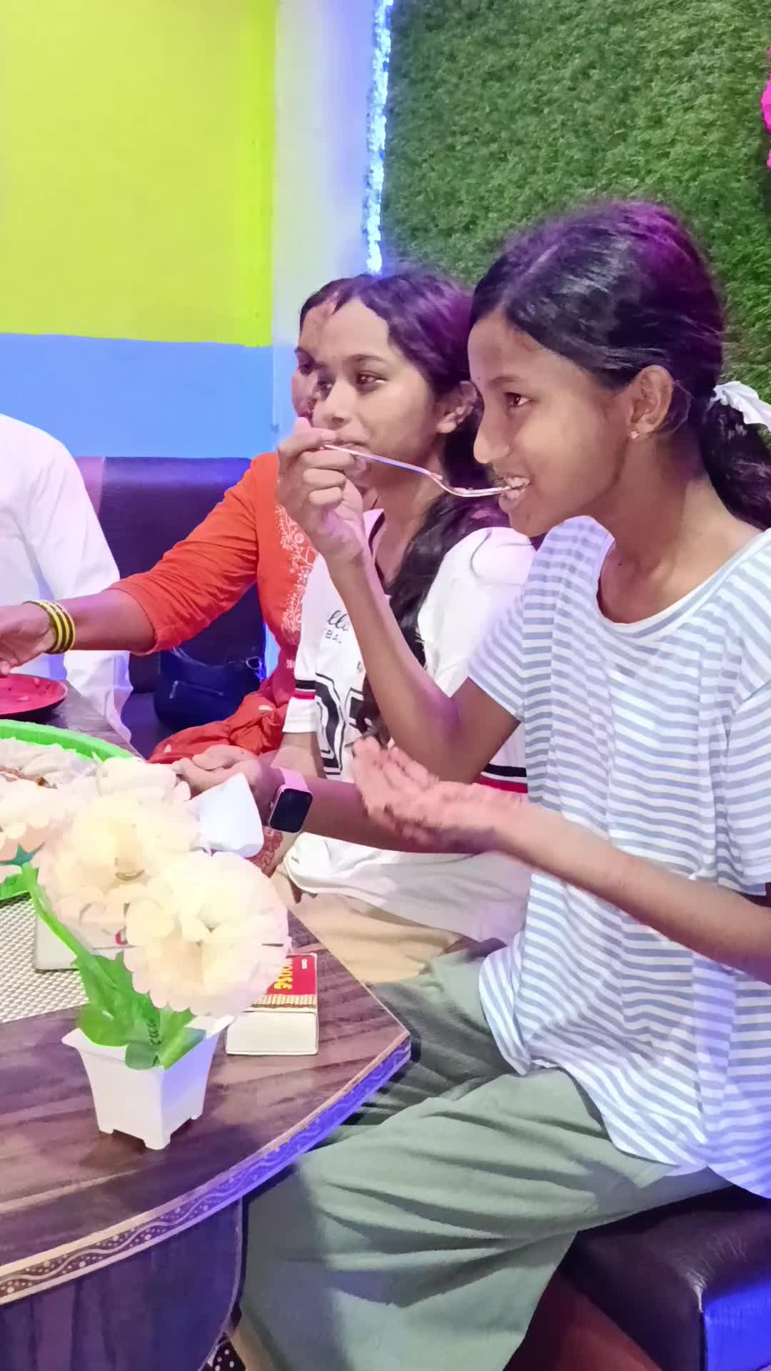 @रिभर साइड रेस्टुरेन्ट एण्ड बार