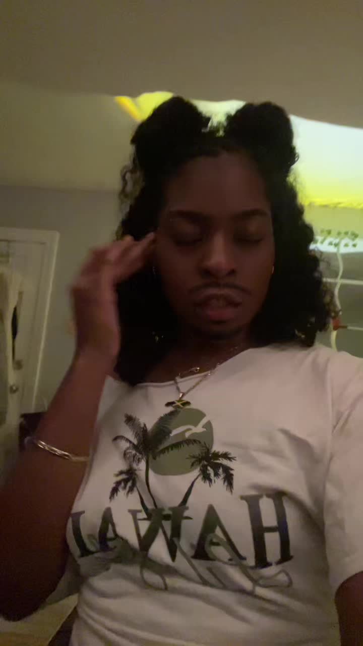 @HelloVella.wav