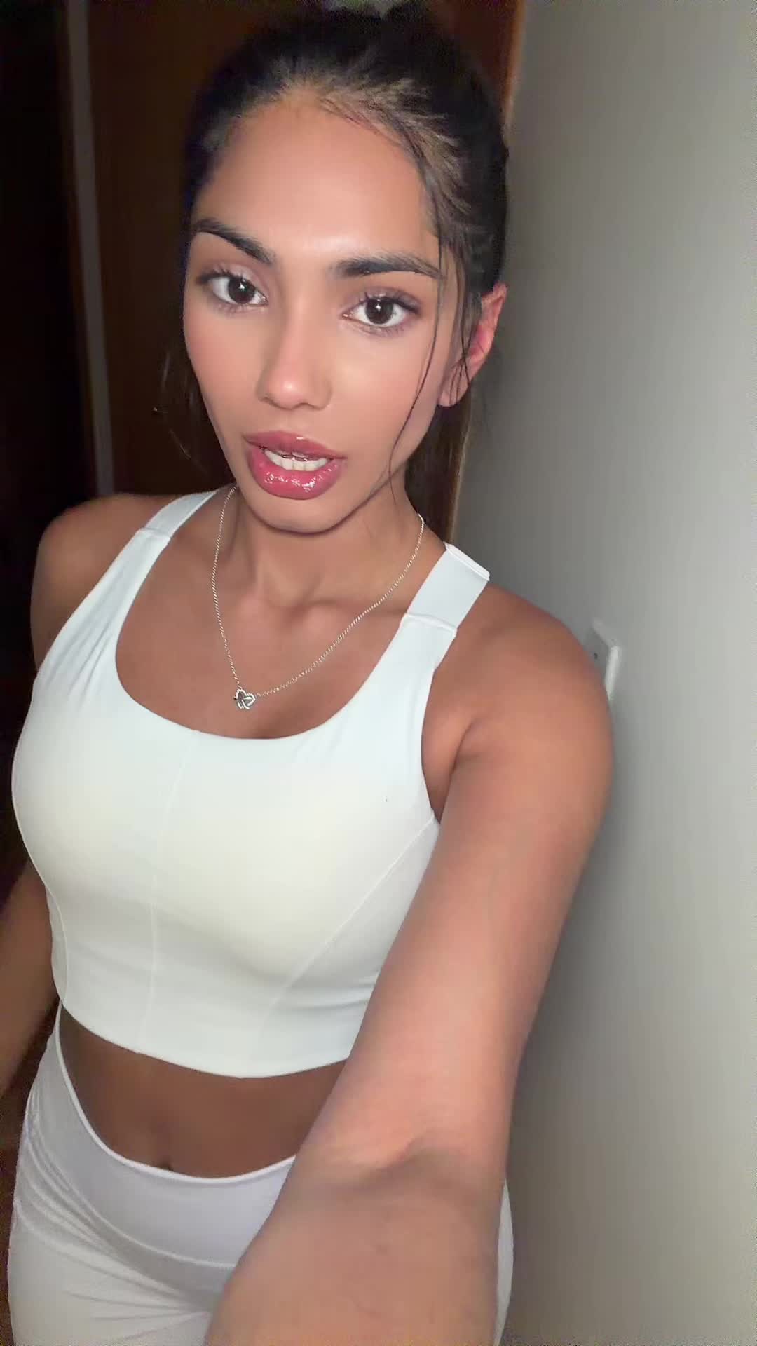 @Devina1216_