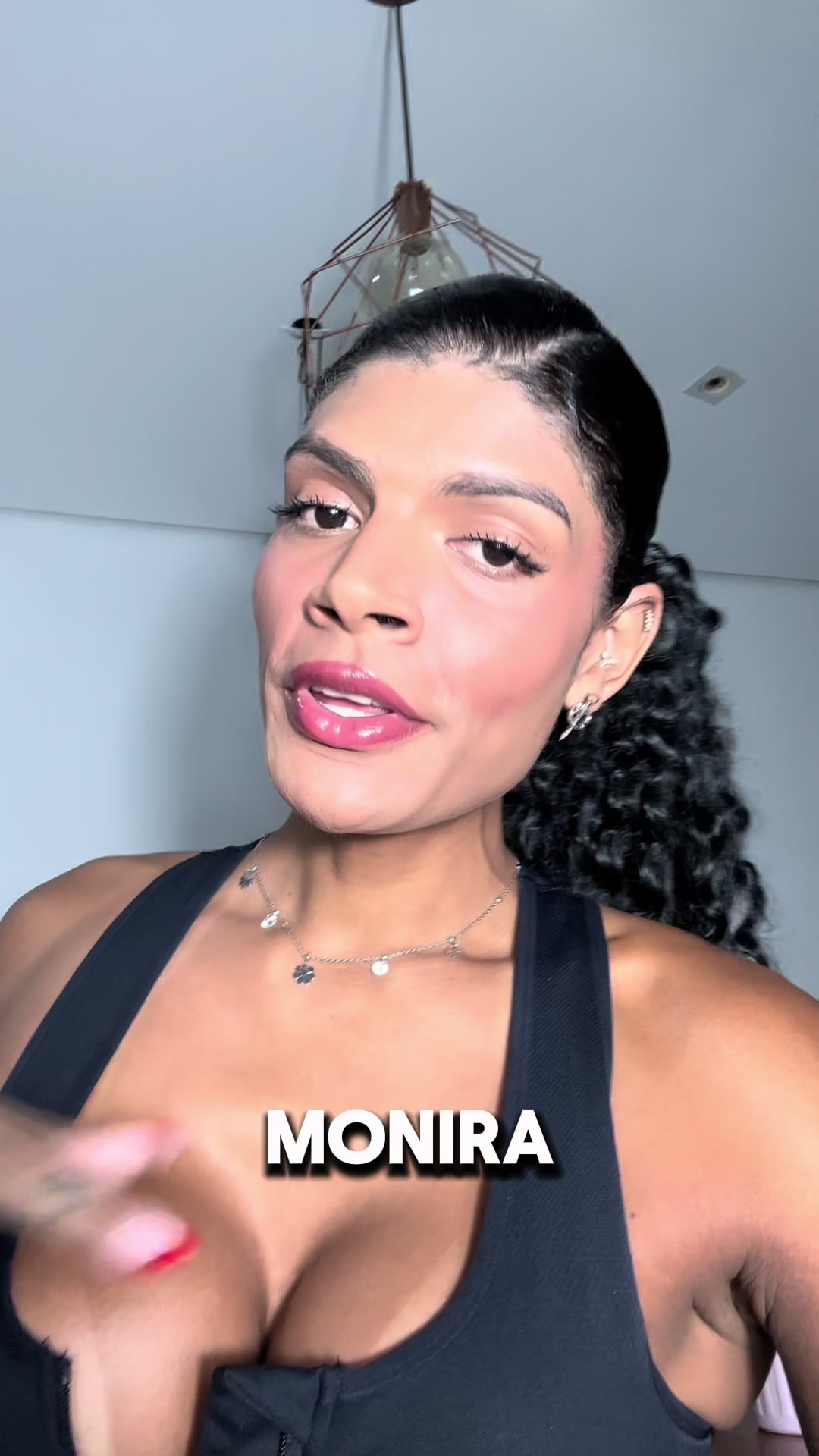 @M O N I R A ✨