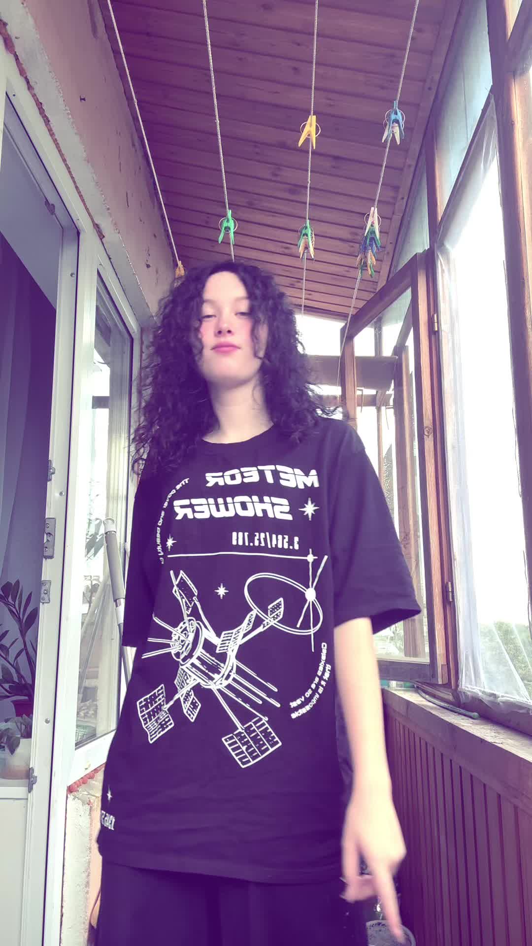 @^•^