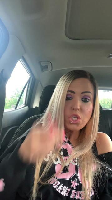 @Chryssie___