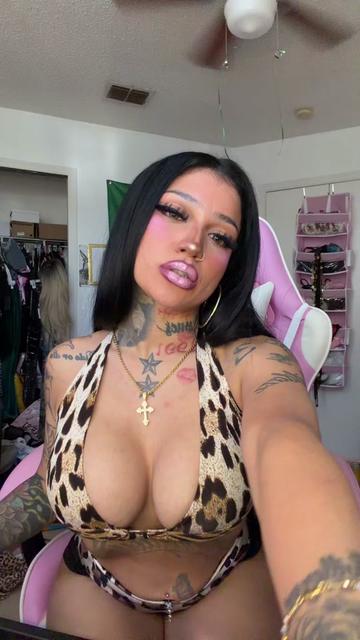 @pinkybaddazz