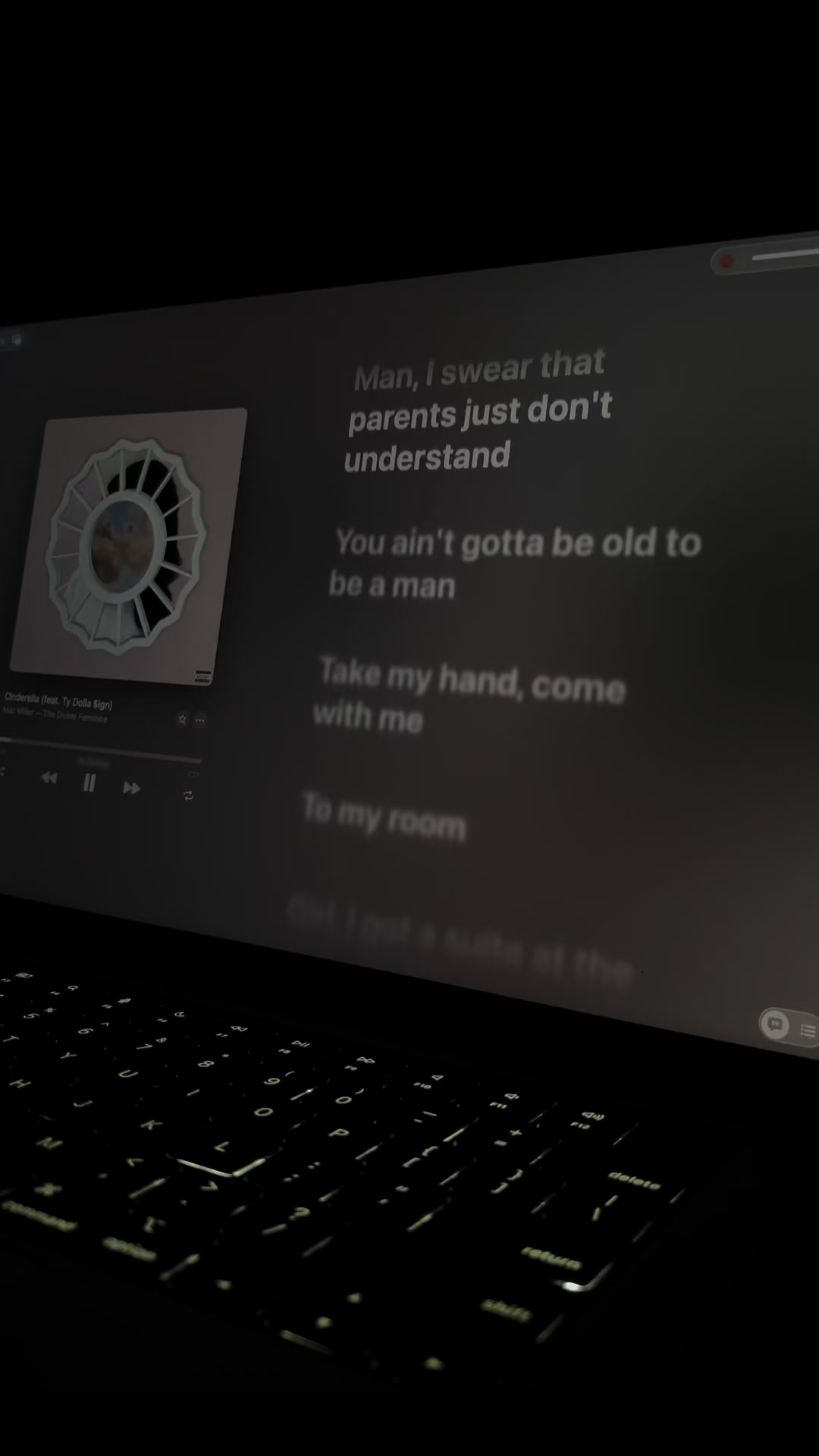 @𝐚𝐢𝐝𝐞𝐧 🦇
