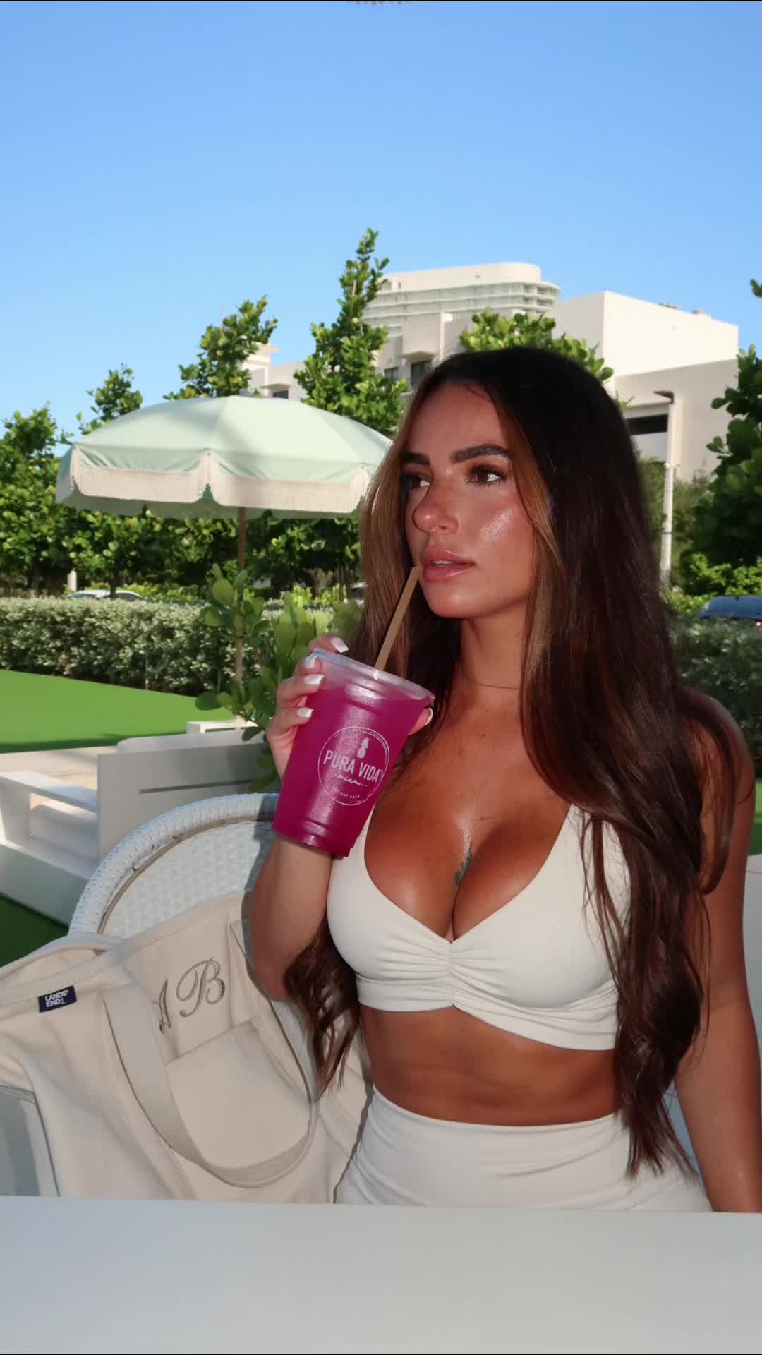 @Ariana isabel