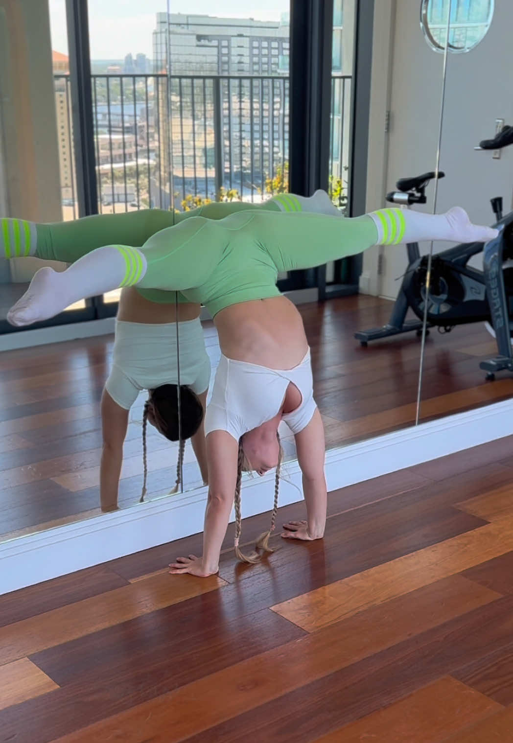 @Stretch With V