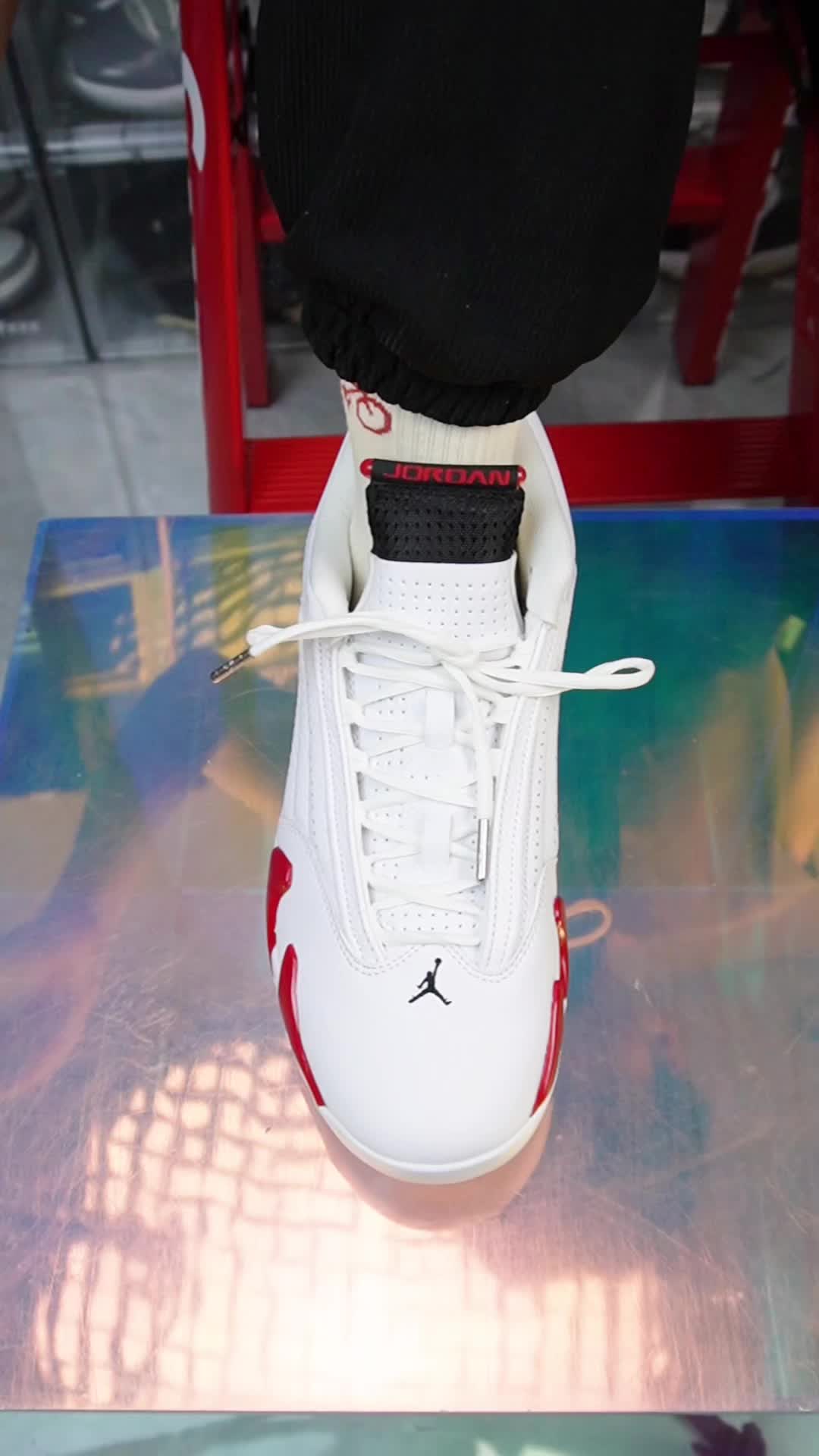 @Lacedsneaker