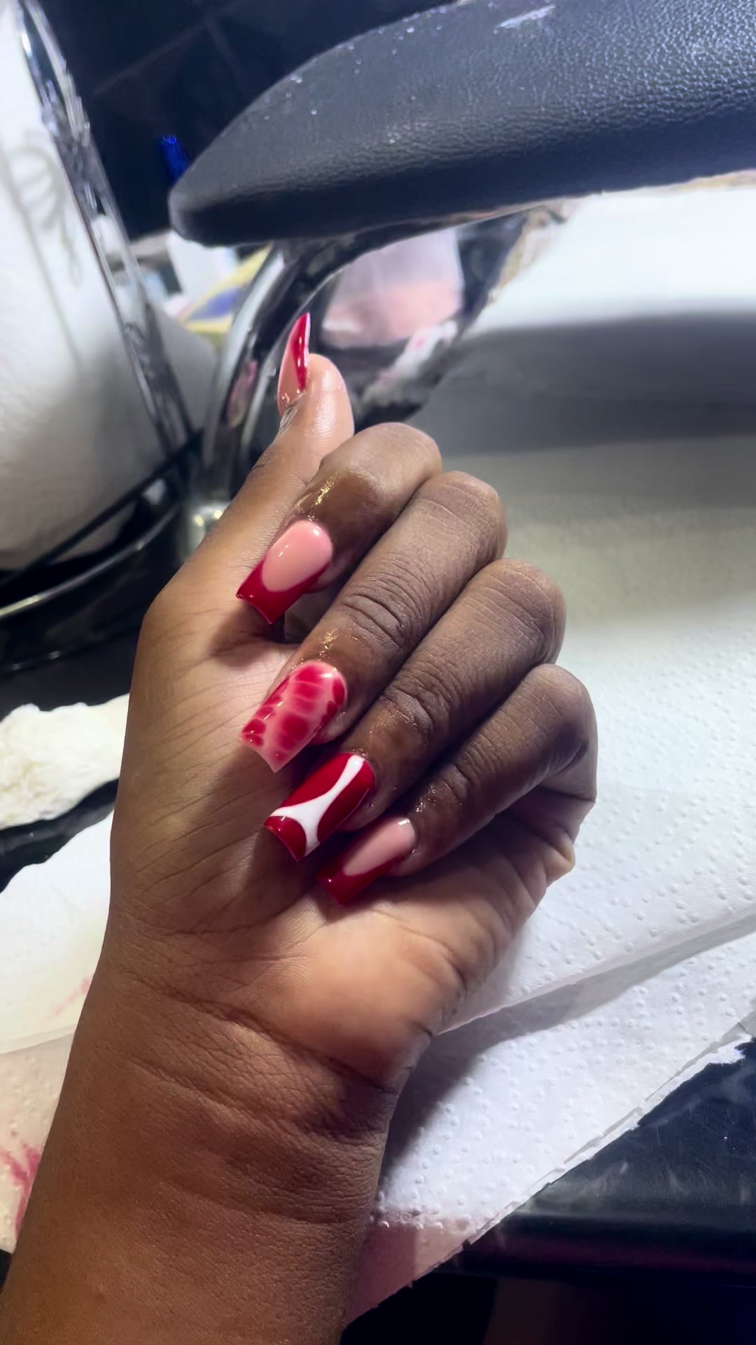 @niaabaee__