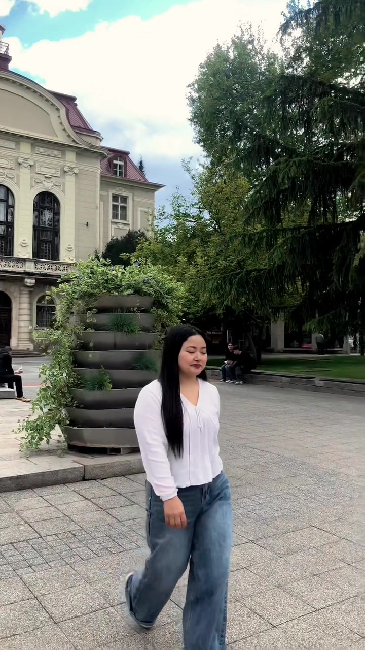 @Usha magar 🇧🇬🇪🇺
