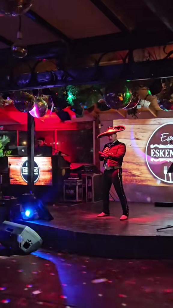 @EL CHARRO FERNANDEZ 🤠