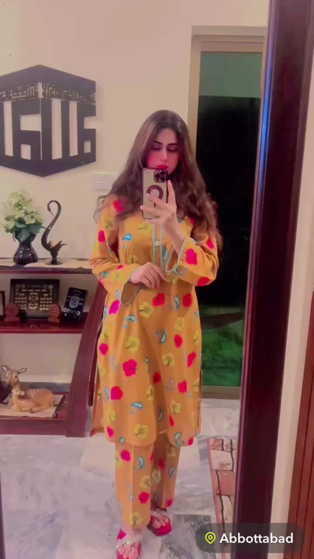 @H R 🎭
